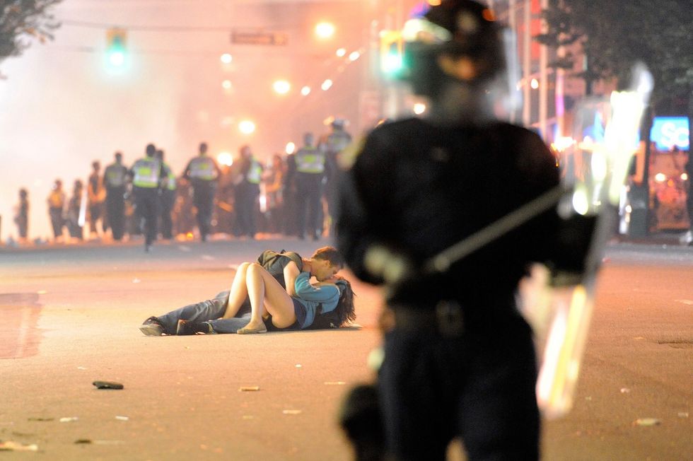 6. Il “Vancouver Riot Kiss” di Richard Lam (49%)