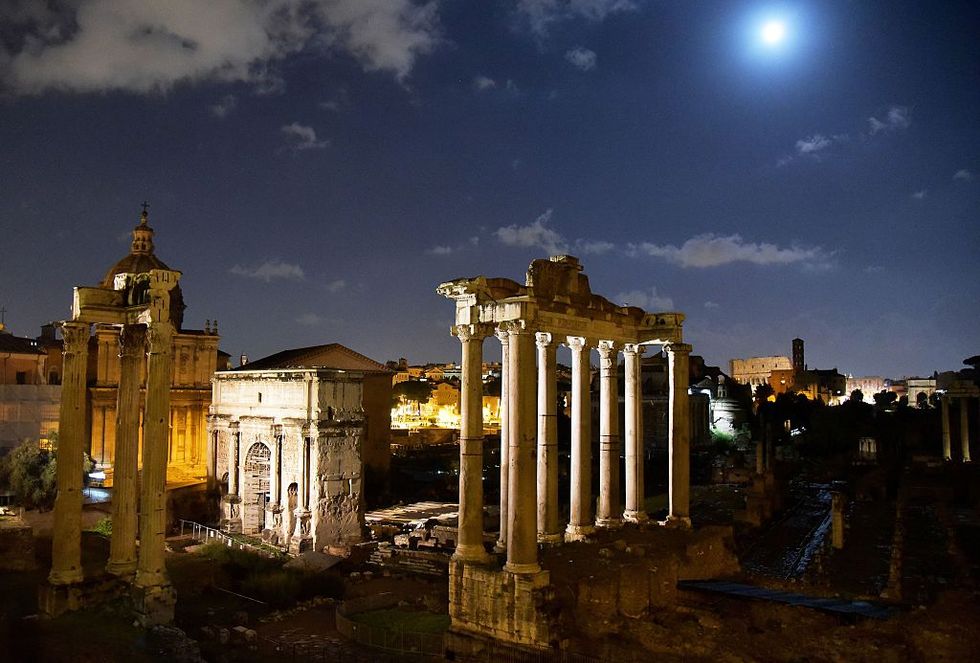 The new “night outfit” of Roman Forum