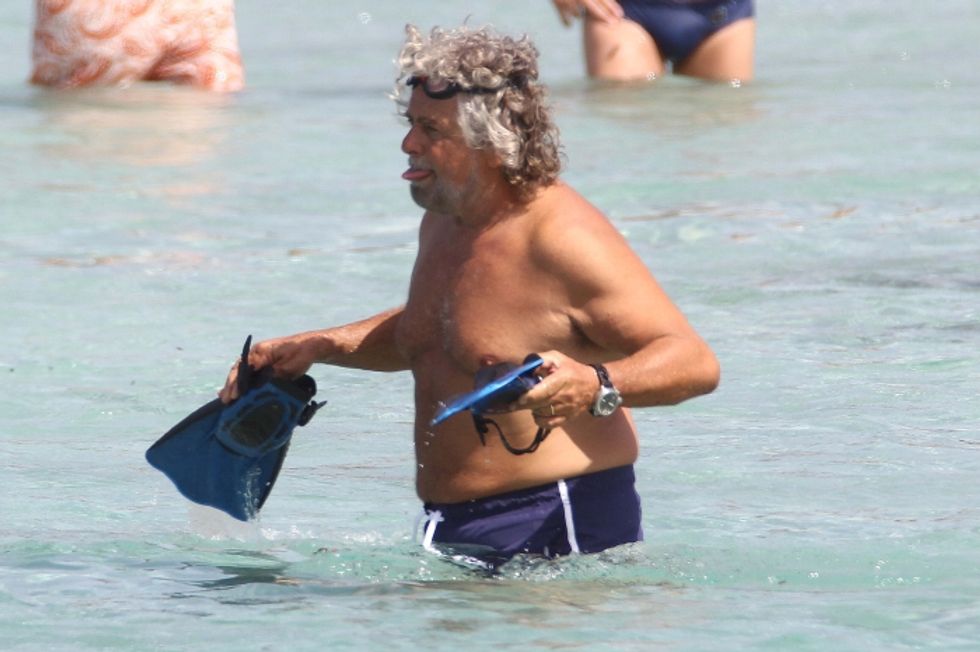 Beppe Grillo e la paranoia del complotto