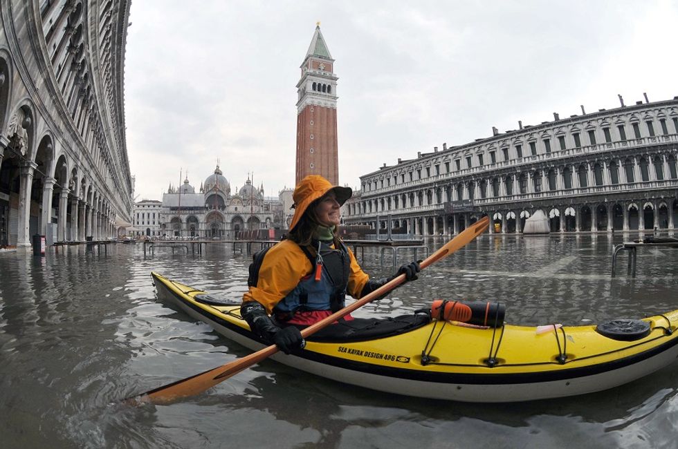 How to explore Venice by kayak