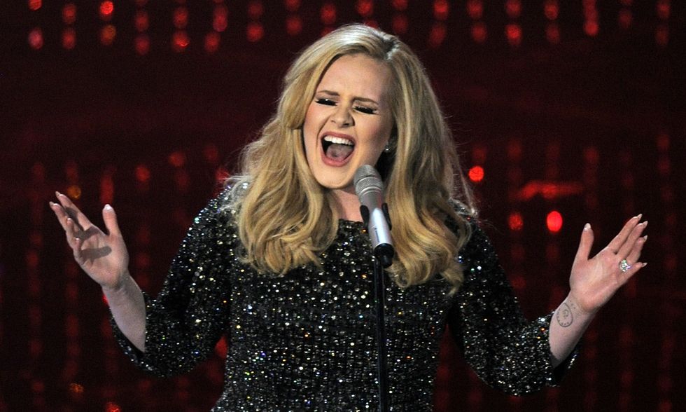 Adele: ascolta il nuovo singolo "Water under the bridge"