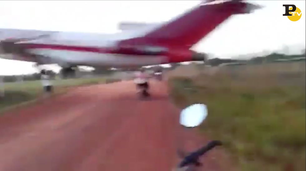 aereo decollo fuori pista video incidente