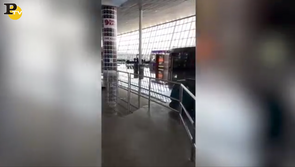 aeroporto jfk New York evacuato allagamento video