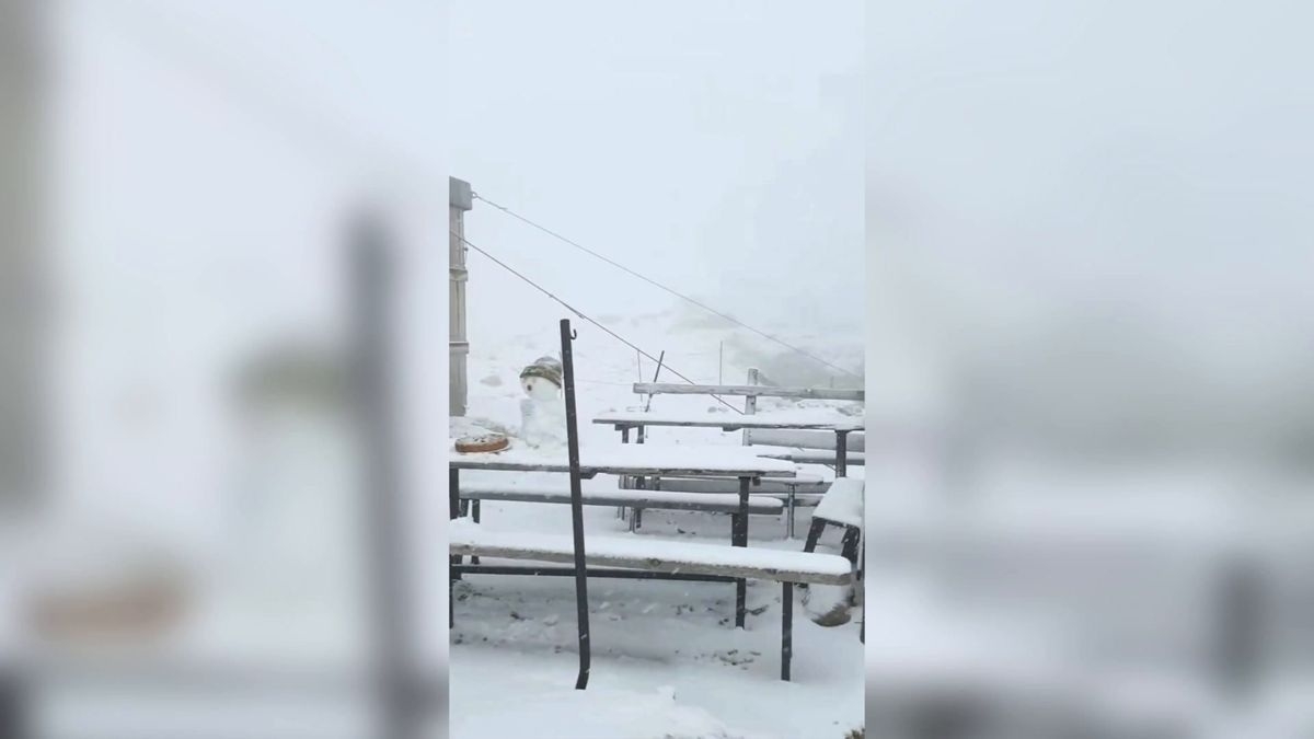 Agosto, neve sulla Marmolada | video