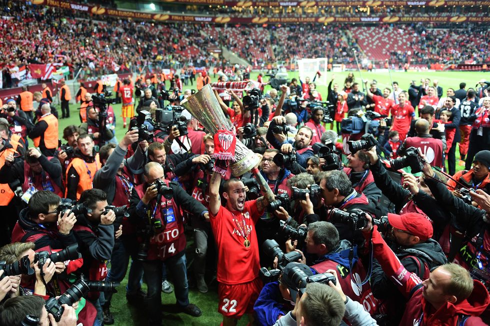 Europa League: trionfo del Siviglia, le foto più belle
