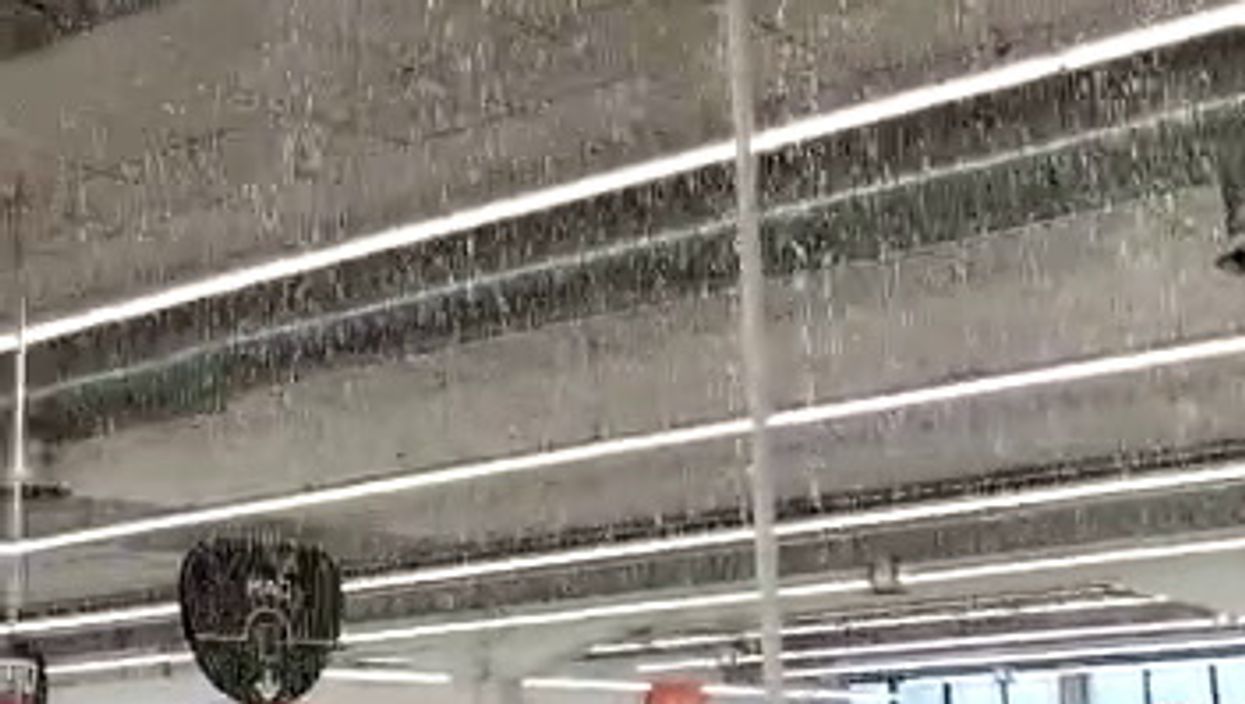 Maltempo: negozio Unieuro allagato dal temporale e