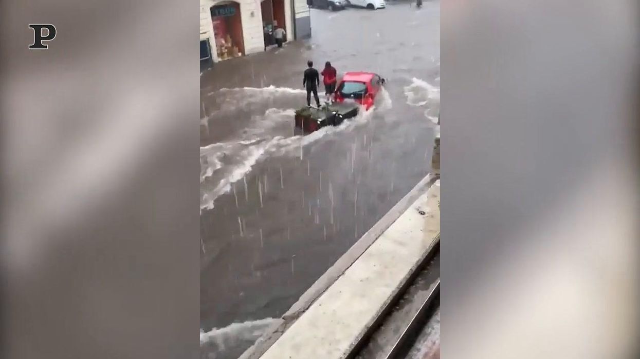 Alluvione a Catania, strade allagate | video