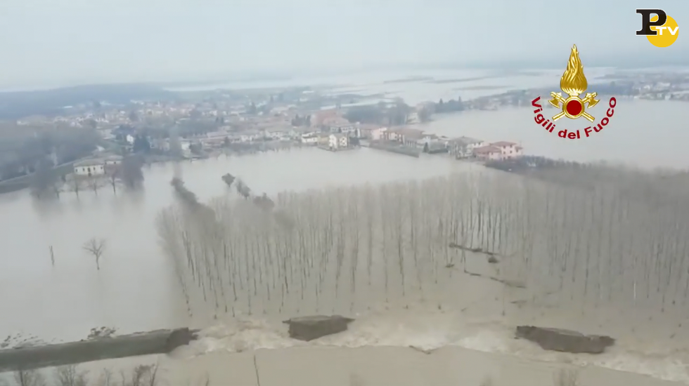 alluvione Brescello piena fiume enza video alto elicottero