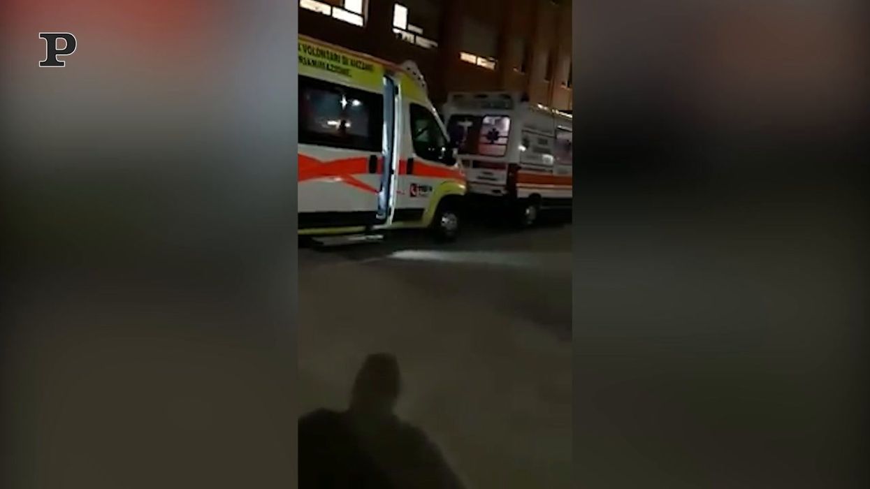 Foggia, ambulanze in coda al pronto soccorso del Policlinico | video