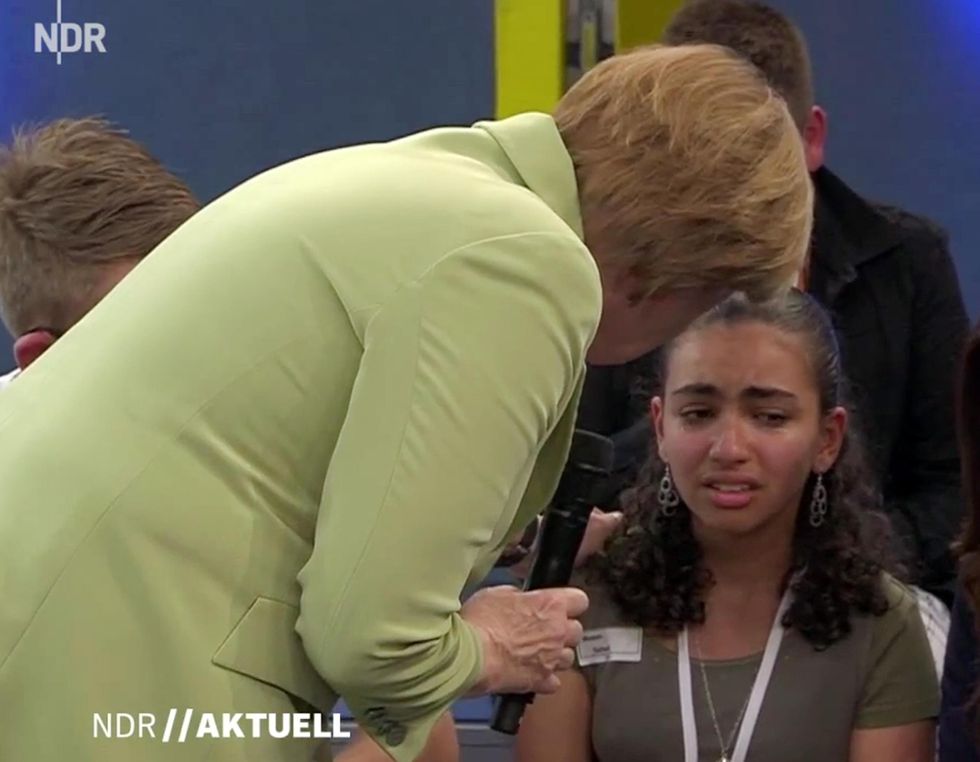 Angela Merkel e le lacrime della bambina