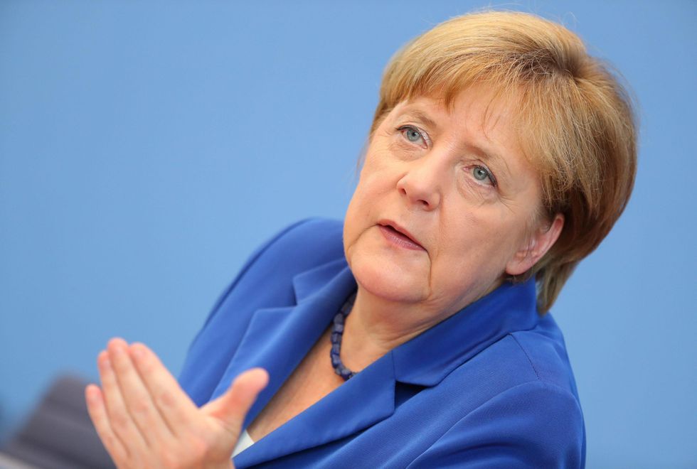 Angela Merkel: "In guerra contro l'Isis non contro l'Islam"