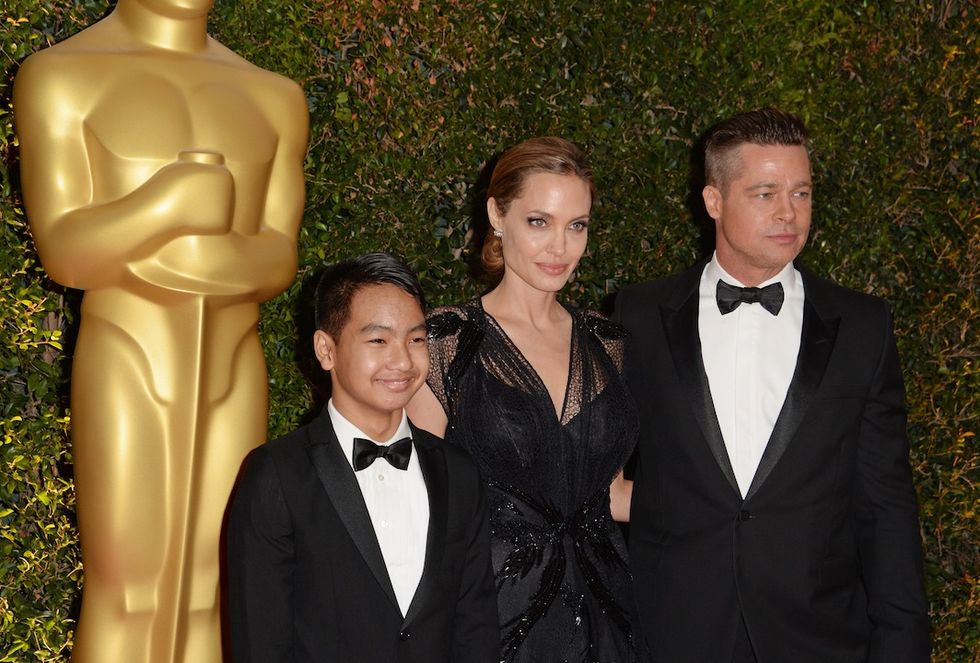 Angelina Jolie, Maddox Jolie-Pitt e Brad Pitt nel 2013 alla notte degli Oscar