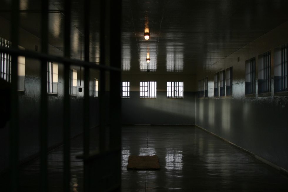 Carceri: la "rivolta" dei detenuti, la solitudine degli agenti