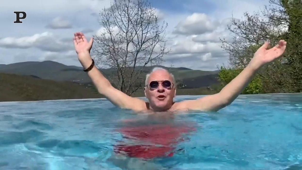 Anthony Hopkins in vacanza in Toscana urla “Sono italiano” | Video