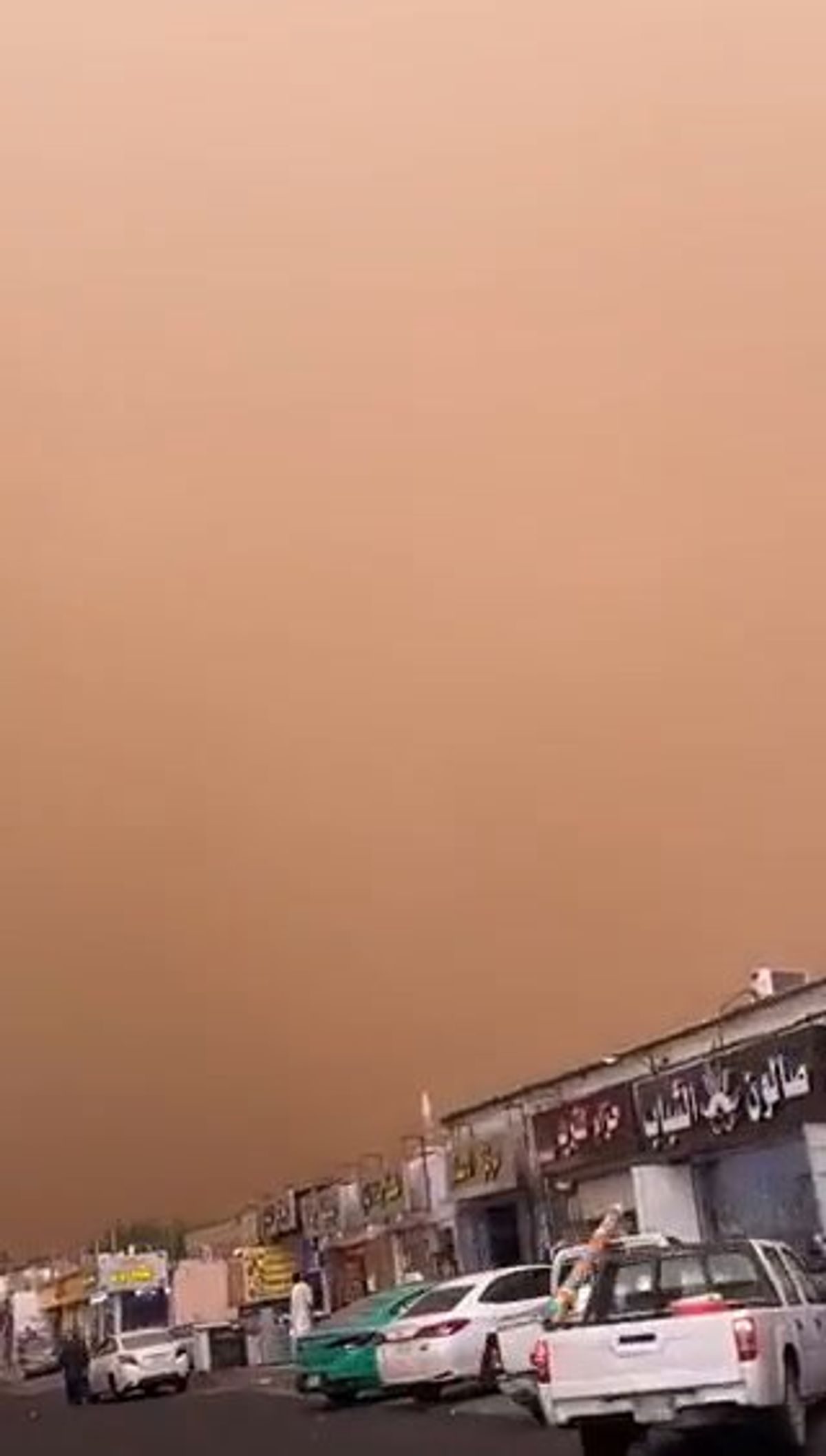 Arabia Saudita, enorme tempesta di polvere a Jeddah | video