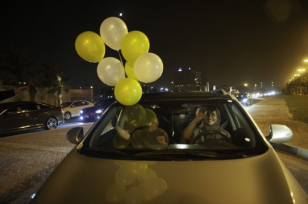 Arabia Saudita, le prime foto delle donne al volante