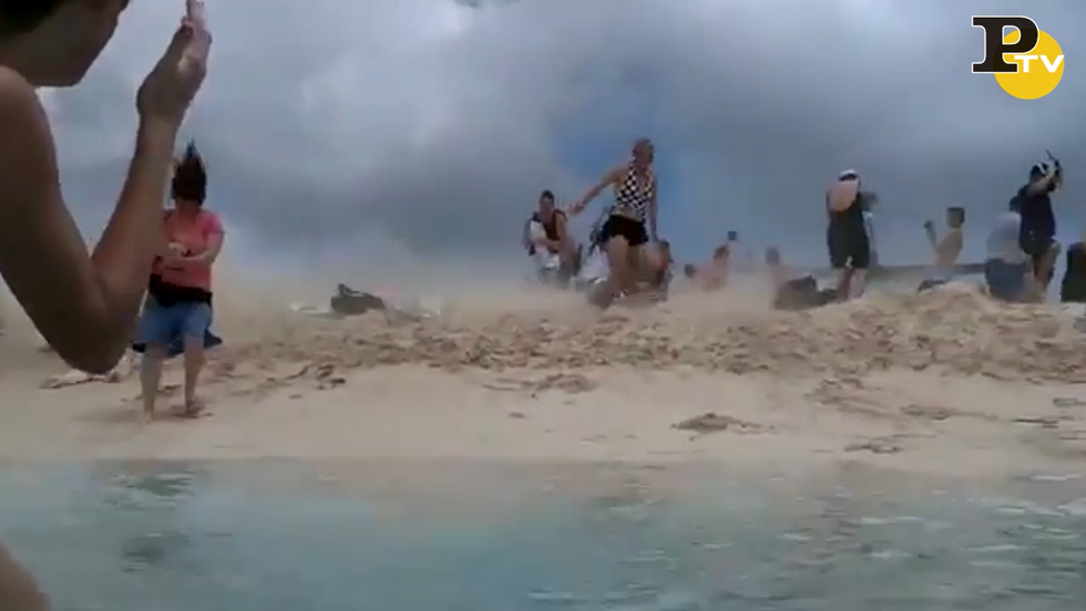 Assurdo quello che succede su questa spiaggia dei Caraibi video