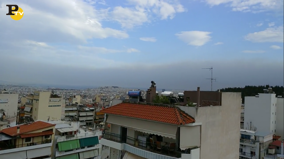 Atene incendi fumo video