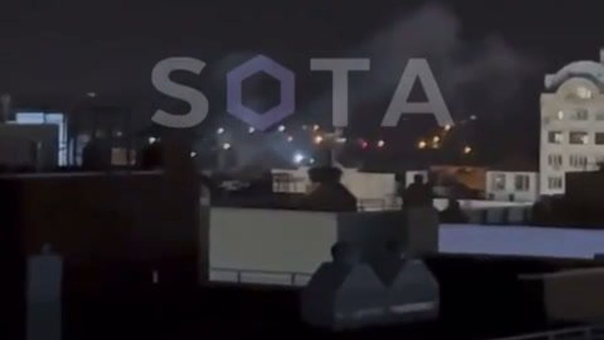 Attacchi nella notte contro il palazzo della Polizia Russa a Belgorod | video