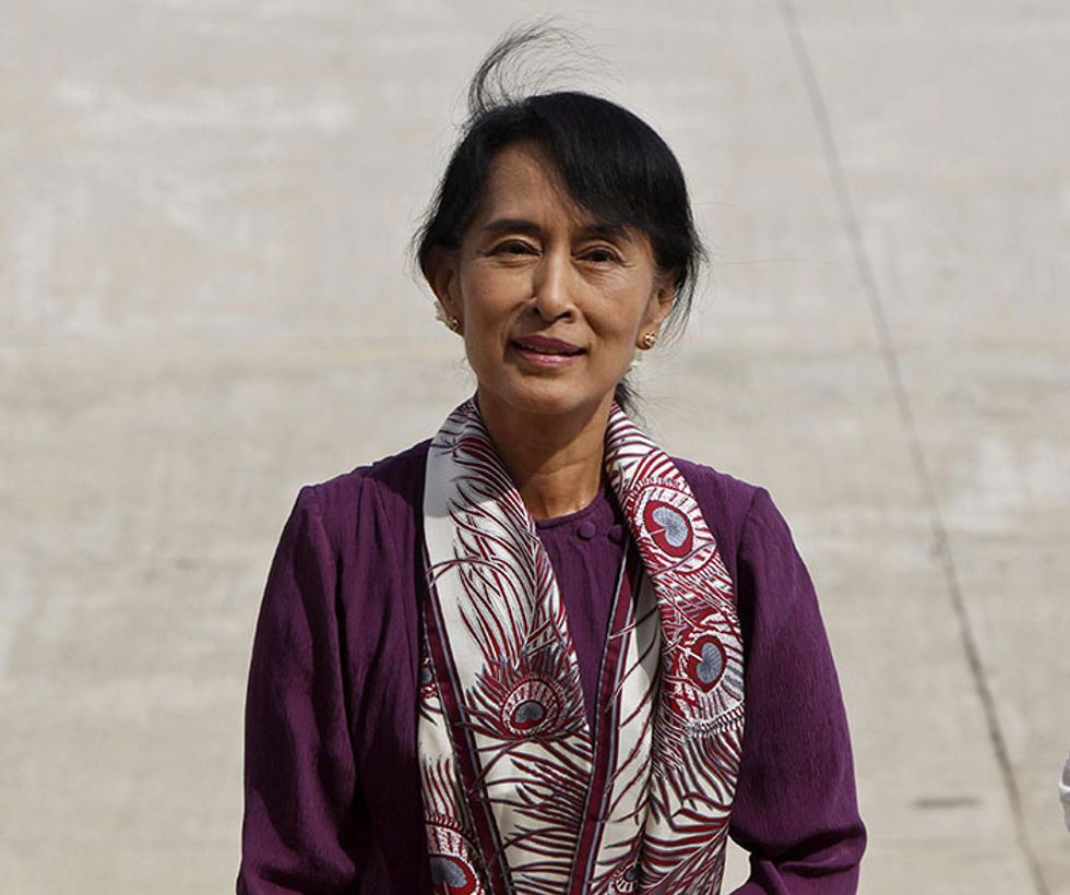 Aung San Suu Kyi in Parlamento difende diritti umani e lotta alla povertà