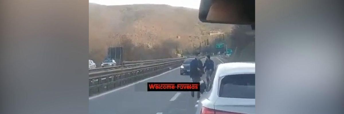 Firenze, contromano sull'A1 cerca di sfuggire alla polizia | video