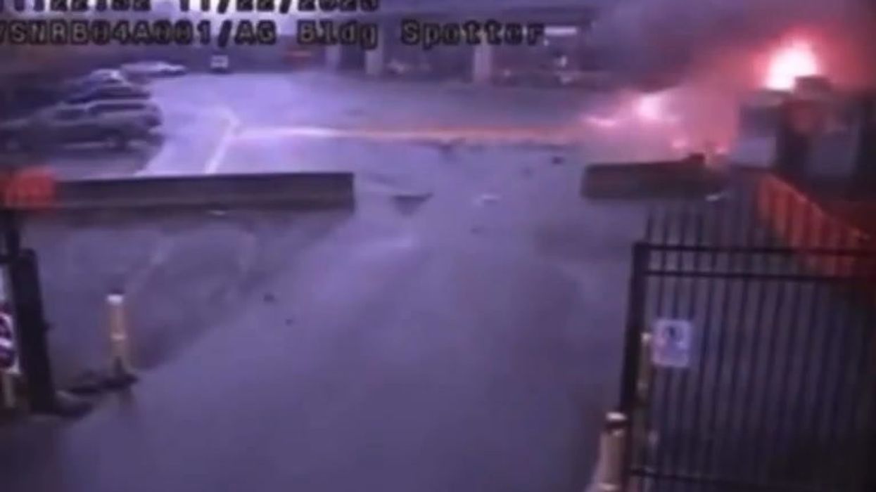 Attentato con autobomba sul ponte al confine tra Usa e Canada | video