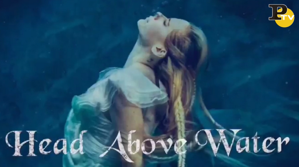 Avril Lavigne. Il nuovo brano 'Head above Water' video