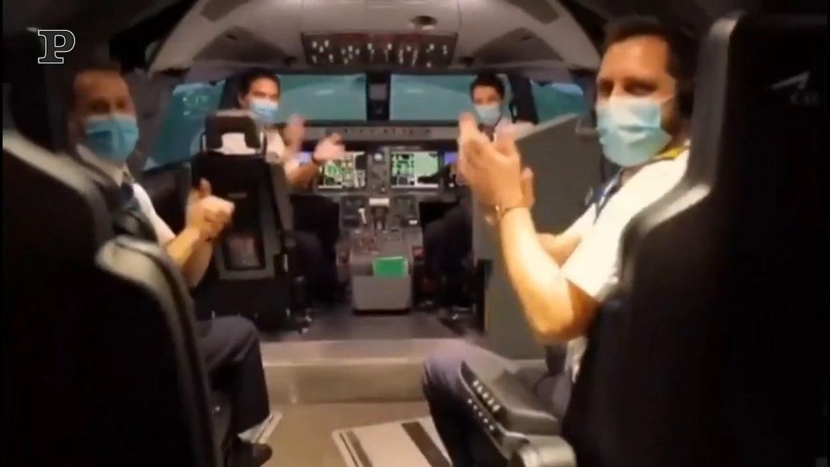 "Torneremo a volare", l'emozionante ballo dei lavoratori delle compagnie aeree | video