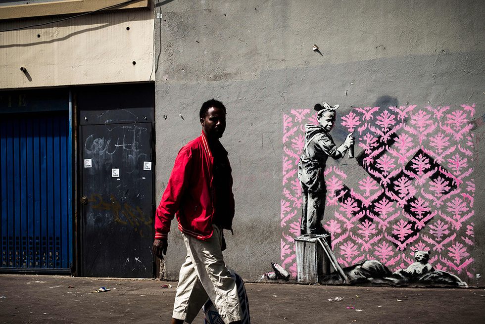 Banksy torna a Parigi per parlare di immigrazione