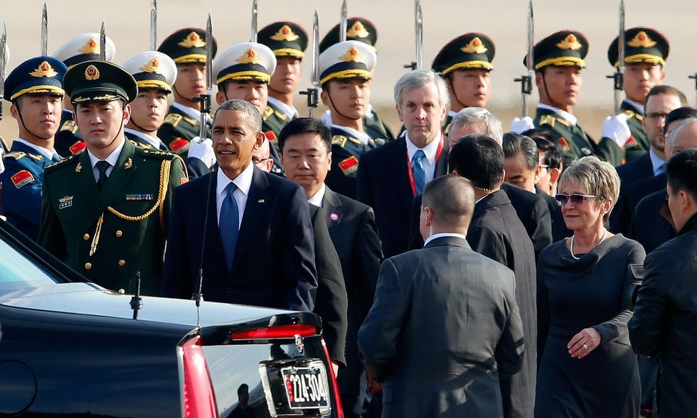 Barack Obama cerca di ingabbiare il Drago Cinese