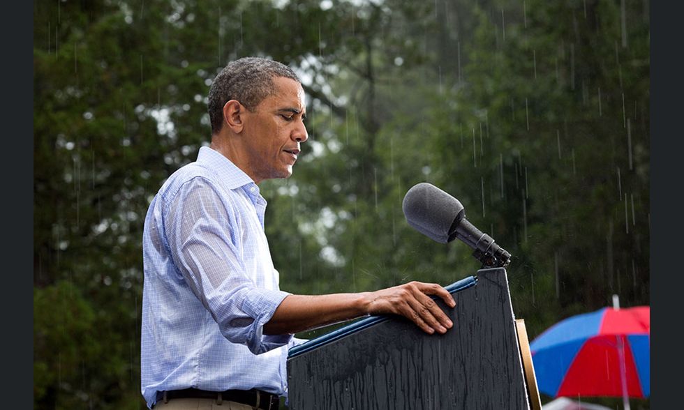 Barack Obama sotto la pioggia