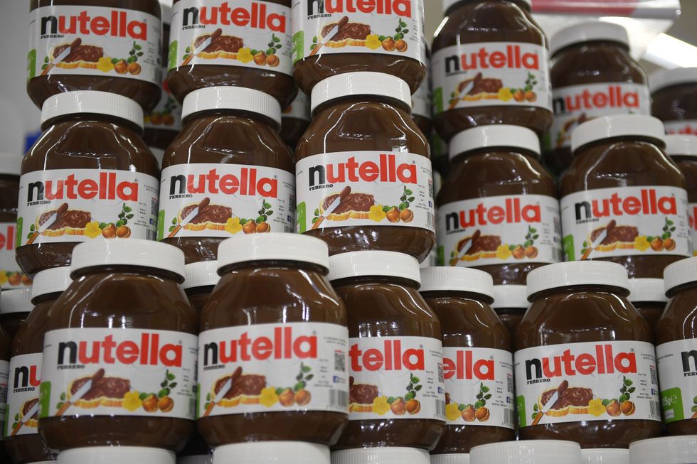 Barattoli di Nutella in promozione sugli scaffali di un supermercato nei pressi di Rennes in Francia