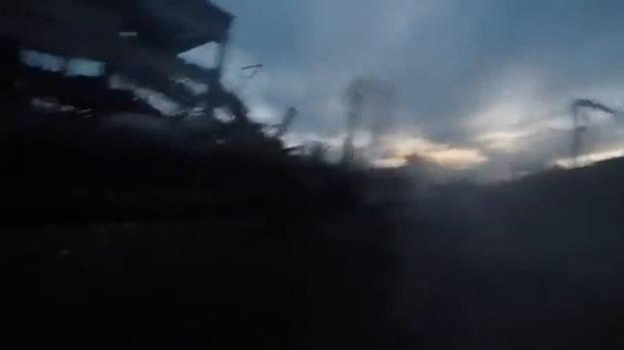La battaglia nell'acciaieria Azovstal a Mariupol | video