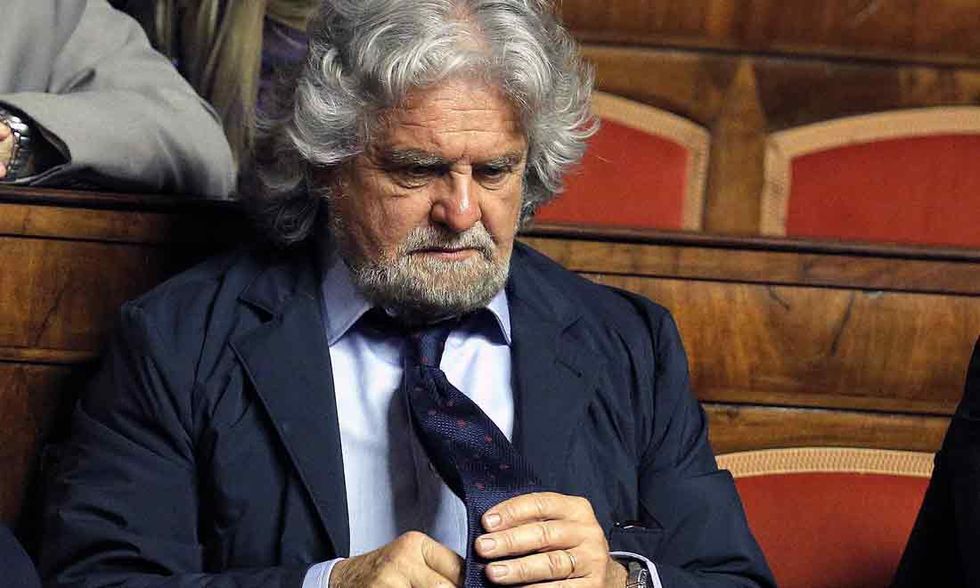 Grillo e la mafia: "Che il leader del M5s torni a studiare"