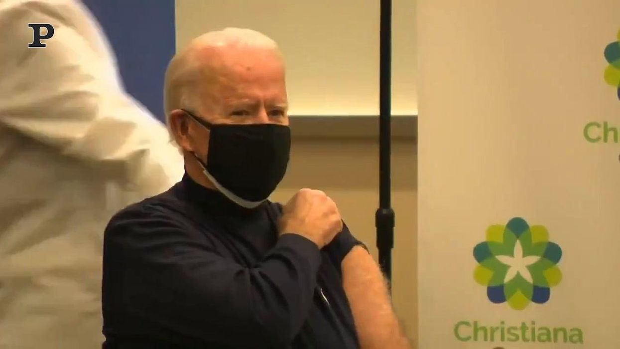 Usa, Biden vaccinato contro il Covid-19 in diretta TV | video
