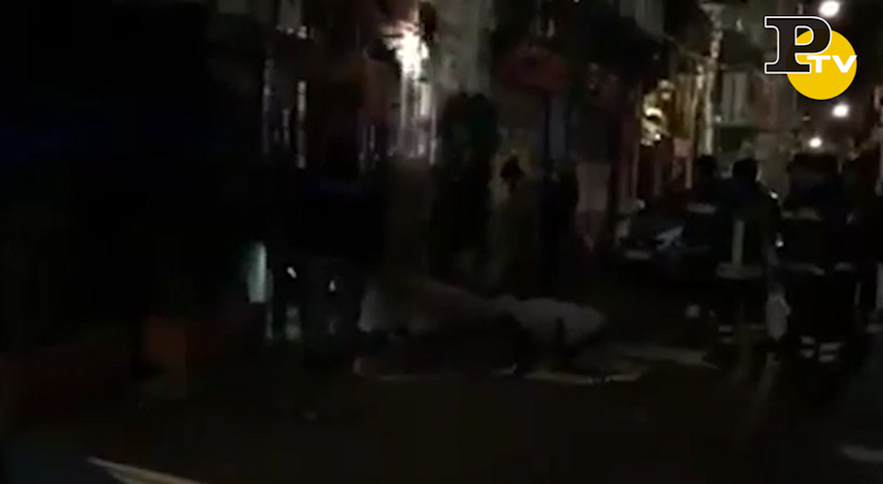 Bomba alla pizzeria Sorbillo di Napoli video