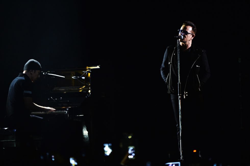 U2: Bono cade dalla bici a New York