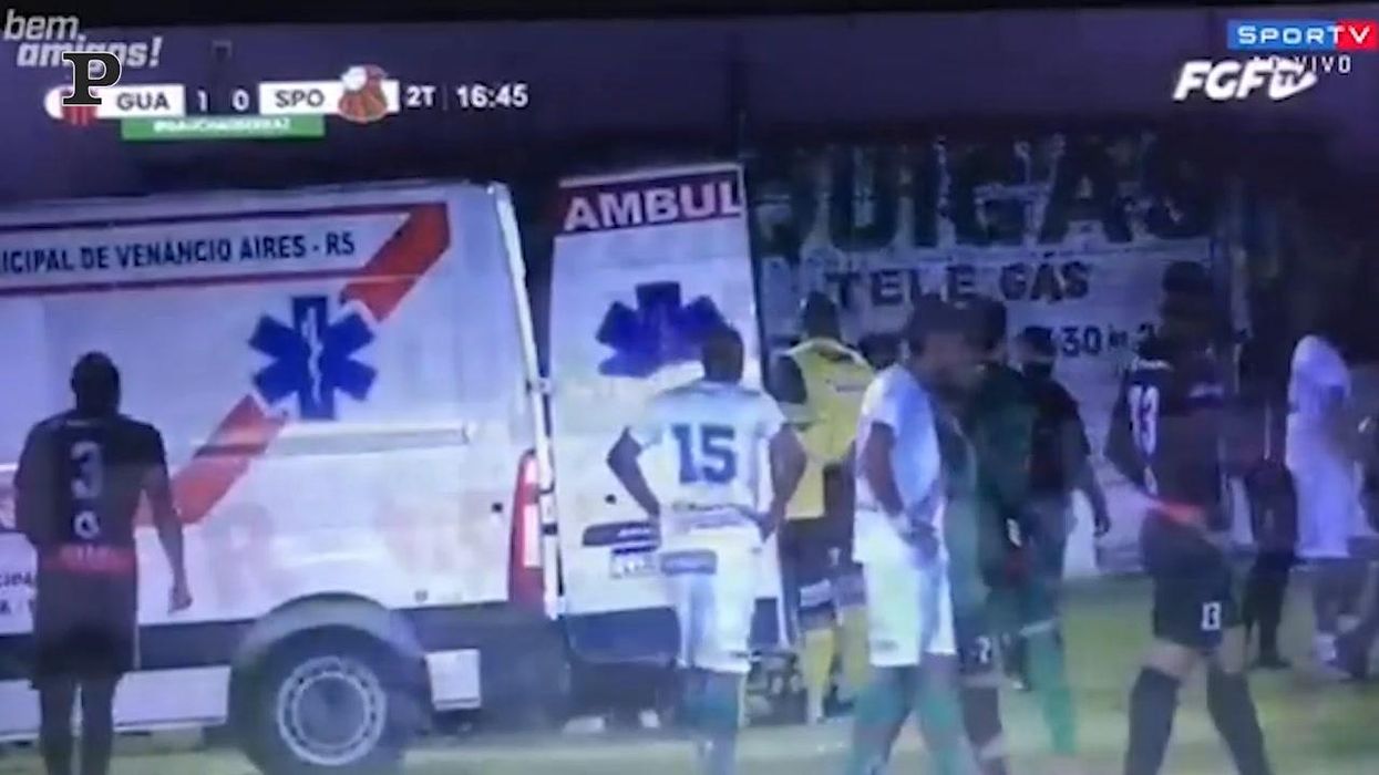 Brasile, arbitro preso a calci durante la partita: Ribeiro arrestato | video