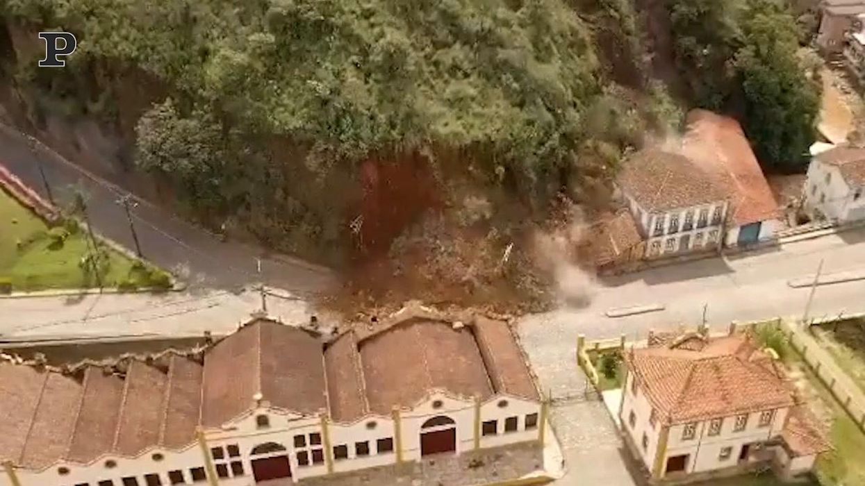 Brasile, frana distrugge un palazzo del XVIII secolo | Video