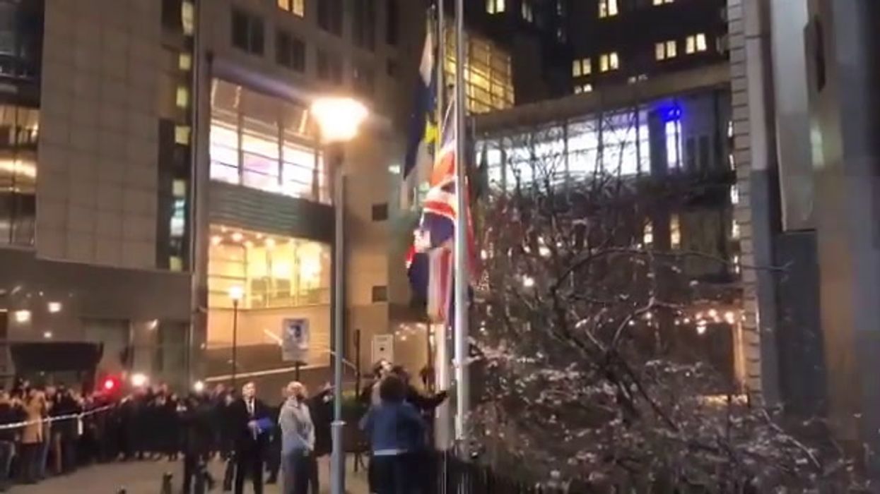 Brexit è realtà: ammainata la bandiera della Gb al Parlamento Europeo