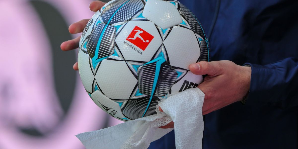 Bundesliga ritorno campionato coronavirus mascherine immagini stadi vuoti