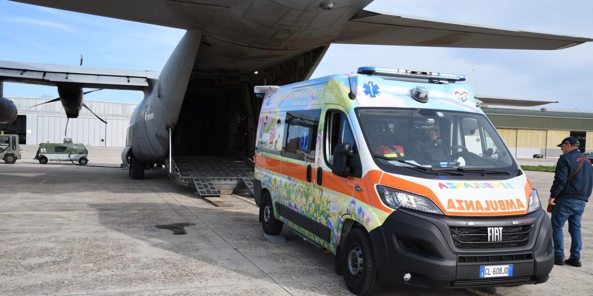 C-130J trasferisce in volo con l’ambulanza una Bimba in pericolo di vita
