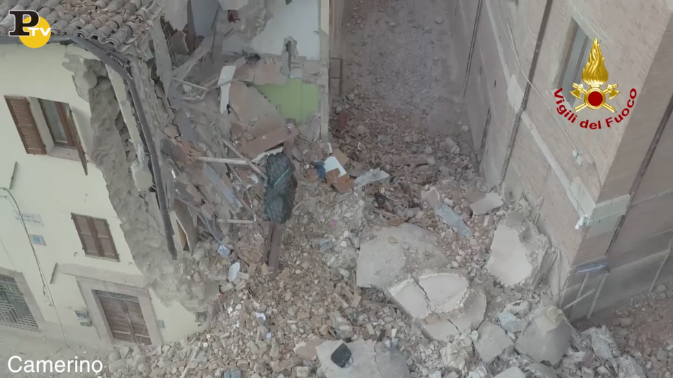 camerino video drone terremoto centro storico crolli case
