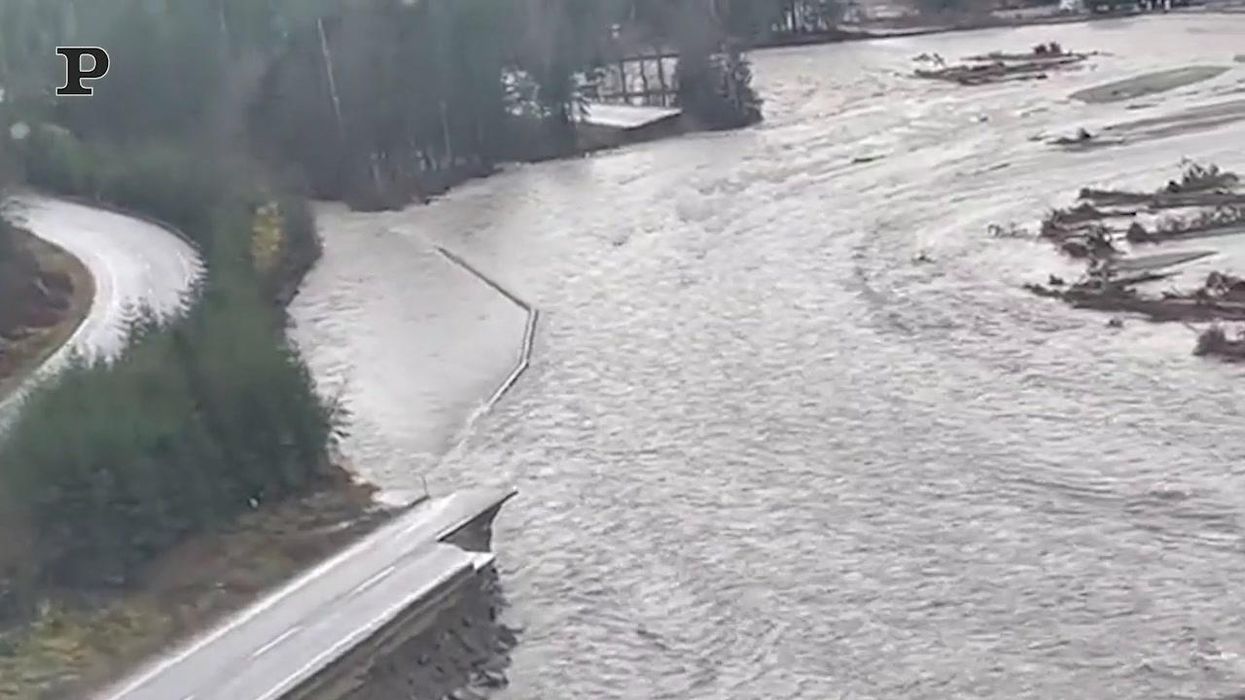 Canada, alluvione a Vancouver: crolla un'autostrada | Video