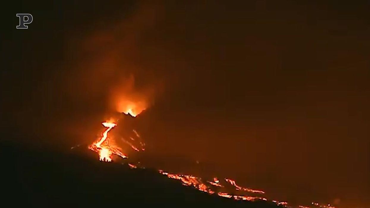 Canarie, crolla una parte del cono vulcanico | video