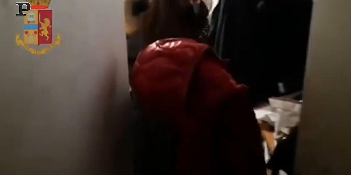Capodanno a Milano, 18 ragazzi perquisiti per le molestie di Piazza Duomo | Video