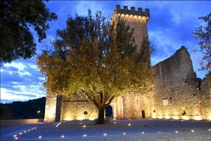 Castelnuovo Magra (SP)_Palazzo dei Vescovi di Luni_serale_foto del Comune