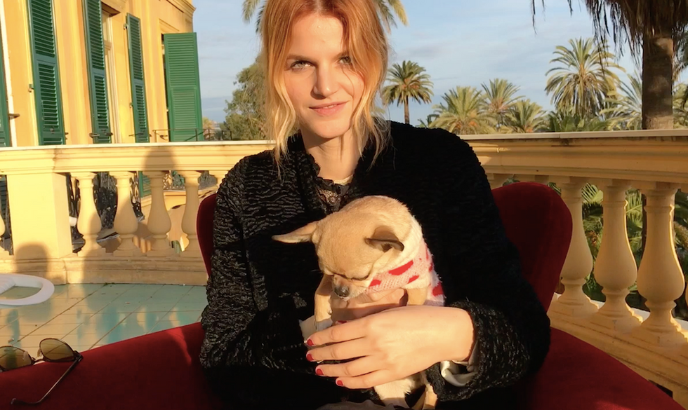 Chiara (insieme alla sua cagnolina Frida) durante la nostra intervista a Sanremo 2017
