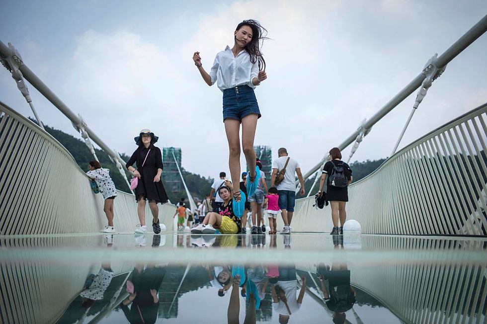 Troppi turisti, chiude il ponte dei record in Cina