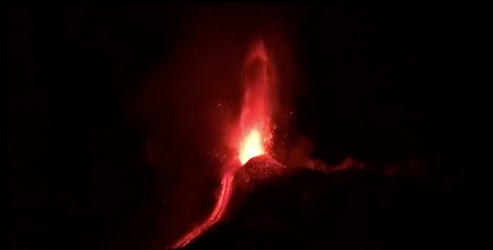 L'eruzione dell'Etna: esplosioni e fontane di lava